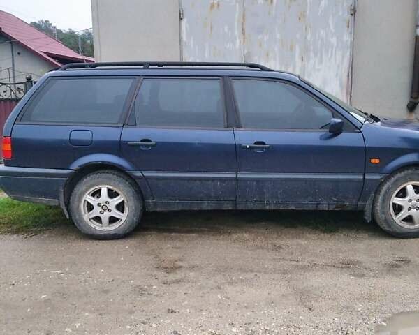 Синий Фольксваген Пассат, объемом двигателя 2 л и пробегом 300 тыс. км за 1800 $, фото 1 на Automoto.ua