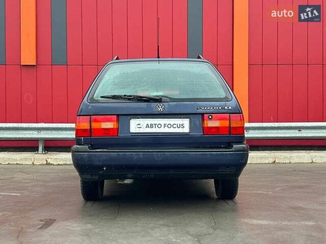 Синій Фольксваген Пассат, об'ємом двигуна 1.8 л та пробігом 245 тис. км за 2490 $, фото 6 на Automoto.ua