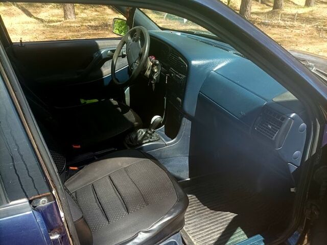 Синій Фольксваген Пассат, об'ємом двигуна 2 л та пробігом 425 тис. км за 2000 $, фото 5 на Automoto.ua