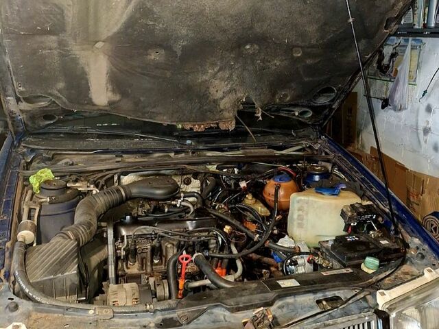 Синій Фольксваген Пассат, об'ємом двигуна 1.8 л та пробігом 0 тис. км за 1000 $, фото 1 на Automoto.ua