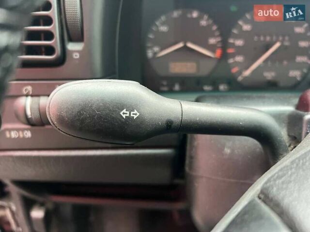 Синій Фольксваген Пассат, об'ємом двигуна 1.8 л та пробігом 245 тис. км за 2490 $, фото 16 на Automoto.ua