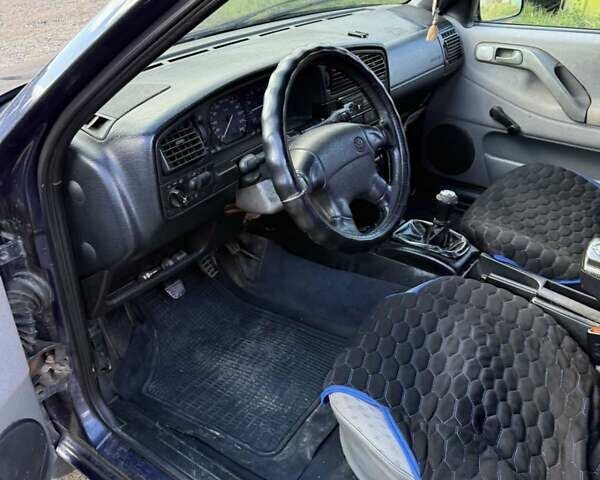 Синий Фольксваген Пассат, объемом двигателя 2 л и пробегом 300 тыс. км за 1850 $, фото 5 на Automoto.ua