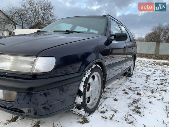 Синій Фольксваген Пассат, об'ємом двигуна 2 л та пробігом 370 тис. км за 1900 $, фото 4 на Automoto.ua