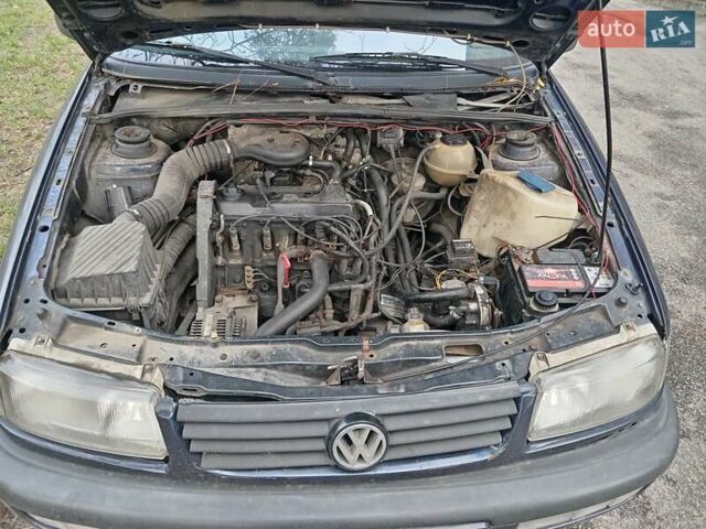 Синий Фольксваген Пассат, объемом двигателя 1.6 л и пробегом 285 тыс. км за 2500 $, фото 4 на Automoto.ua