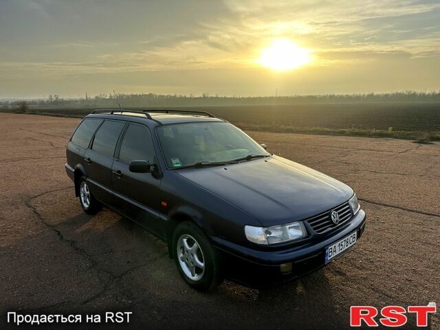 Синий Фольксваген Пассат, объемом двигателя 1.8 л и пробегом 200 тыс. км за 2150 $, фото 7 на Automoto.ua