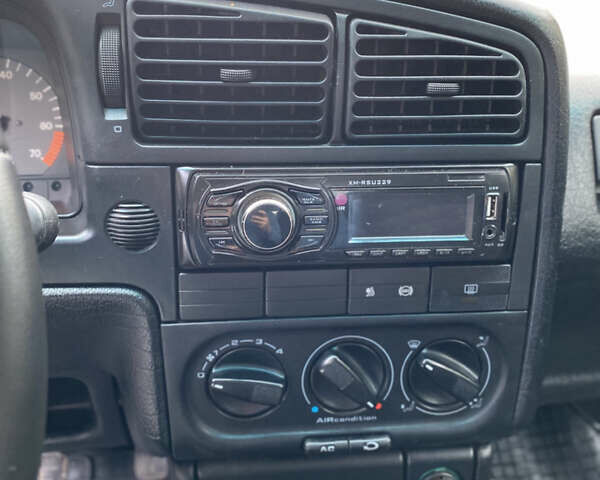 Синий Фольксваген Пассат, объемом двигателя 1.8 л и пробегом 452 тыс. км за 3350 $, фото 18 на Automoto.ua