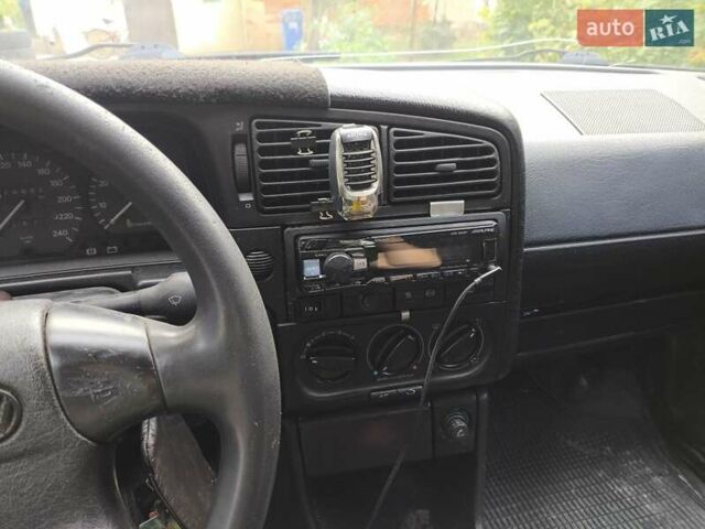 Синий Фольксваген Пассат, объемом двигателя 2 л и пробегом 570 тыс. км за 1700 $, фото 2 на Automoto.ua