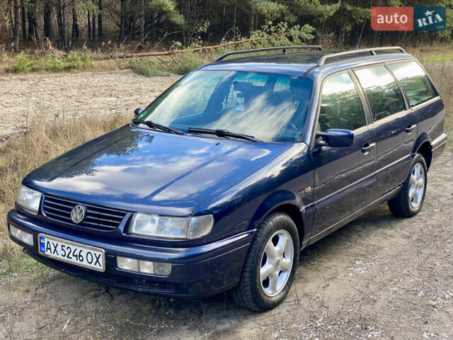 Синий Фольксваген Пассат, объемом двигателя 1.8 л и пробегом 452 тыс. км за 3350 $, фото 1 на Automoto.ua