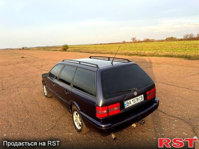 Синий Фольксваген Пассат, объемом двигателя 1.8 л и пробегом 200 тыс. км за 2150 $, фото 5 на Automoto.ua