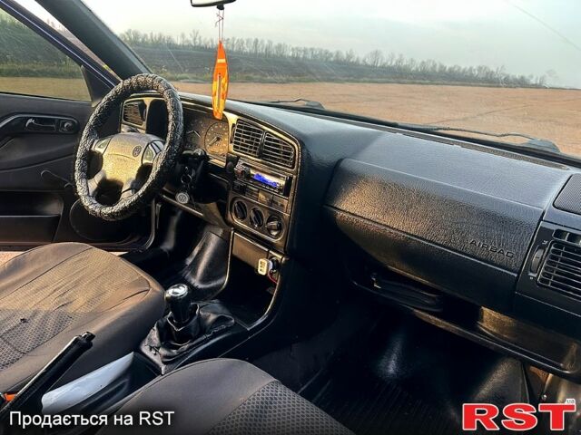 Синий Фольксваген Пассат, объемом двигателя 1.8 л и пробегом 200 тыс. км за 2150 $, фото 10 на Automoto.ua