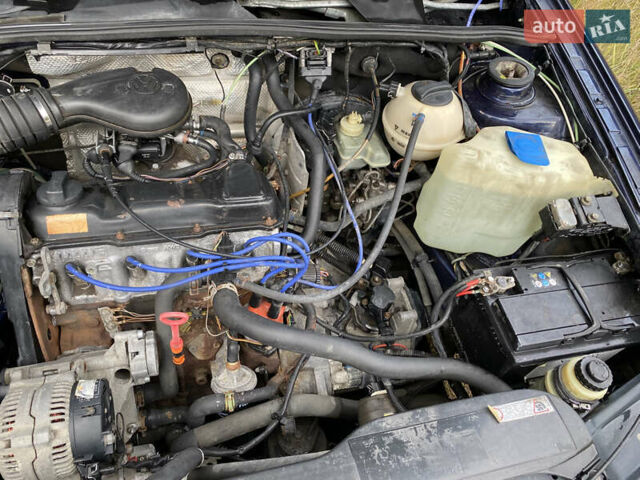 Синий Фольксваген Пассат, объемом двигателя 1.8 л и пробегом 452 тыс. км за 3350 $, фото 25 на Automoto.ua