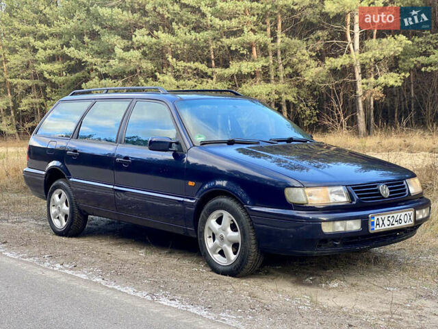 Синий Фольксваген Пассат, объемом двигателя 1.8 л и пробегом 452 тыс. км за 3350 $, фото 2 на Automoto.ua