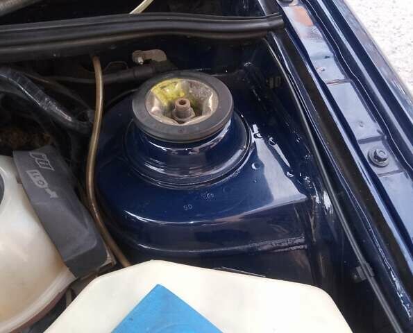 Синий Фольксваген Пассат, объемом двигателя 1.8 л и пробегом 179 тыс. км за 3000 $, фото 4 на Automoto.ua