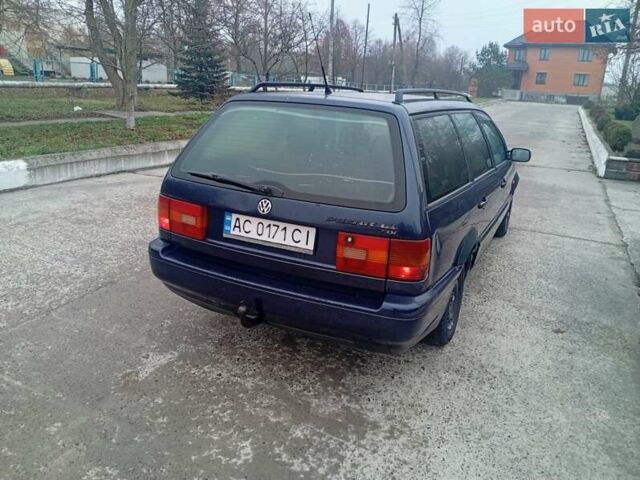 Синий Фольксваген Пассат, объемом двигателя 1.9 л и пробегом 280 тыс. км за 2300 $, фото 5 на Automoto.ua