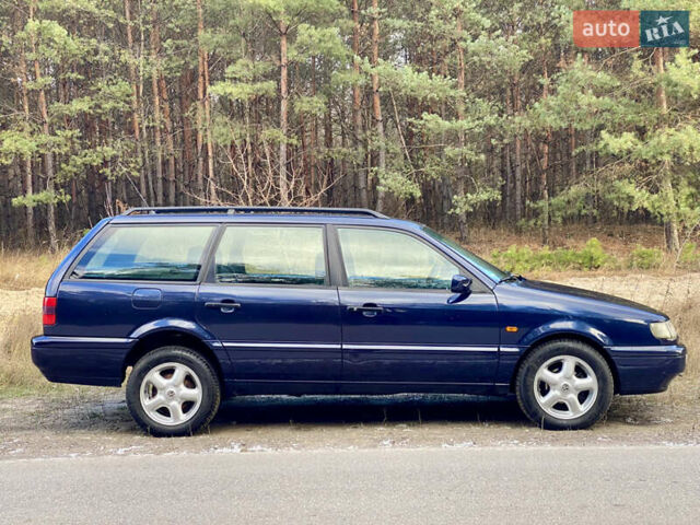 Синий Фольксваген Пассат, объемом двигателя 1.8 л и пробегом 452 тыс. км за 3350 $, фото 4 на Automoto.ua