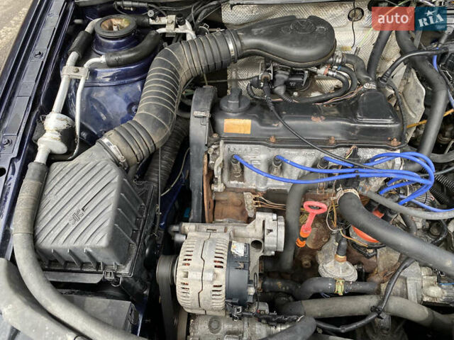 Синий Фольксваген Пассат, объемом двигателя 1.8 л и пробегом 452 тыс. км за 3350 $, фото 24 на Automoto.ua