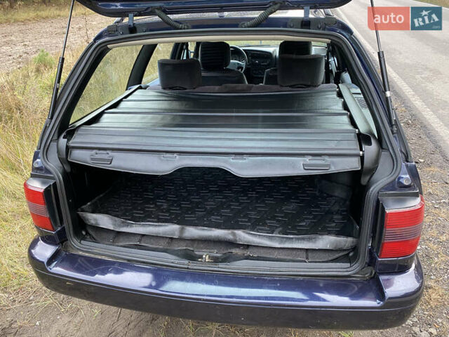 Синий Фольксваген Пассат, объемом двигателя 1.8 л и пробегом 452 тыс. км за 3350 $, фото 27 на Automoto.ua