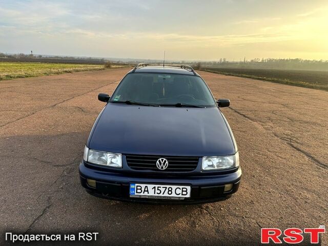 Синий Фольксваген Пассат, объемом двигателя 1.8 л и пробегом 200 тыс. км за 2150 $, фото 8 на Automoto.ua