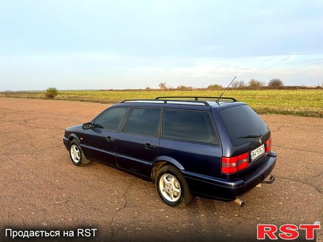 Синий Фольксваген Пассат, объемом двигателя 1.8 л и пробегом 200 тыс. км за 2150 $, фото 3 на Automoto.ua