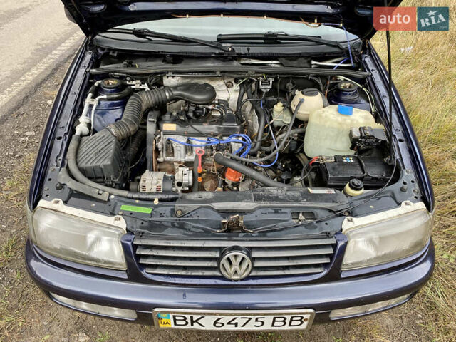 Синий Фольксваген Пассат, объемом двигателя 1.8 л и пробегом 452 тыс. км за 3350 $, фото 21 на Automoto.ua