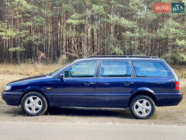 Синий Фольксваген Пассат, объемом двигателя 1.8 л и пробегом 452 тыс. км за 3350 $, фото 3 на Automoto.ua