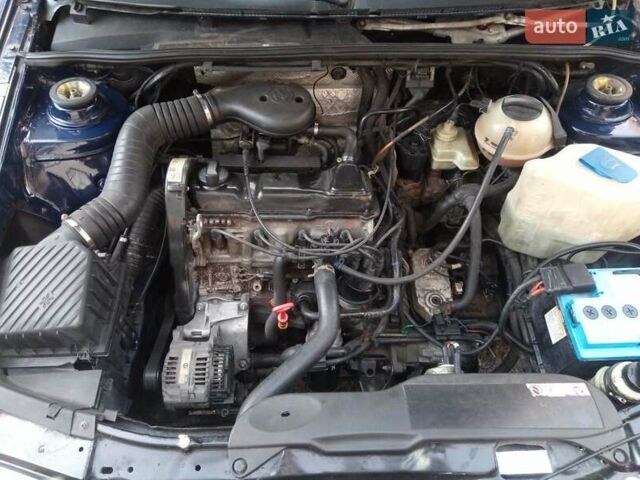 Синий Фольксваген Пассат, объемом двигателя 1.8 л и пробегом 179 тыс. км за 3000 $, фото 6 на Automoto.ua