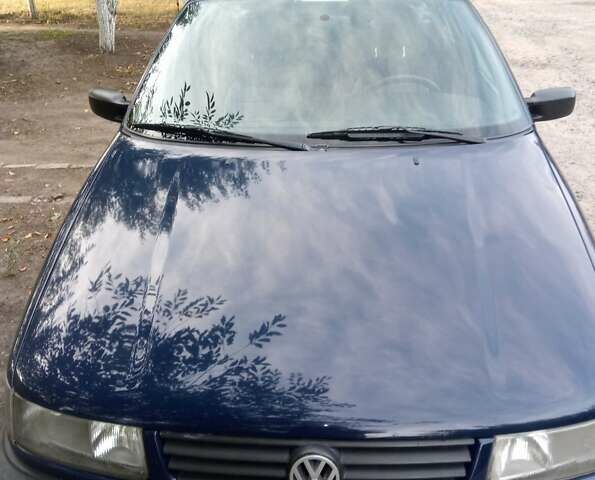 Синий Фольксваген Пассат, объемом двигателя 1.8 л и пробегом 179 тыс. км за 3000 $, фото 3 на Automoto.ua