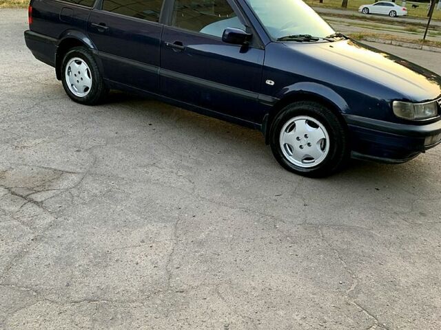 Синій Фольксваген Пассат, об'ємом двигуна 1.8 л та пробігом 280 тис. км за 2600 $, фото 3 на Automoto.ua