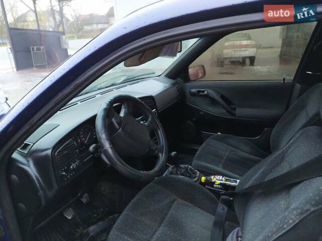 Синий Фольксваген Пассат, объемом двигателя 1.78 л и пробегом 263 тыс. км за 1999 $, фото 7 на Automoto.ua