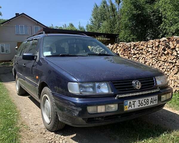 Синий Фольксваген Пассат, объемом двигателя 2 л и пробегом 250 тыс. км за 2800 $, фото 1 на Automoto.ua