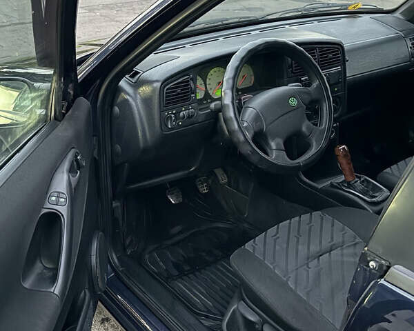 Фольксваген Пассат 1996 у Кривому Розі на Automoto.ua Синій Фольксваген Пассат, об'ємом двигуна 1.78 л та пробігом 350 тис. км за 3300 $, фото 23 на Automoto.ua