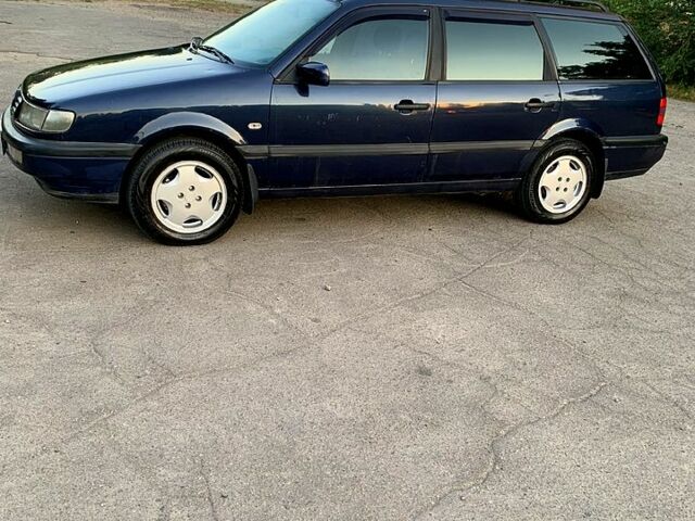 Синій Фольксваген Пассат, об'ємом двигуна 1.8 л та пробігом 280 тис. км за 2600 $, фото 2 на Automoto.ua