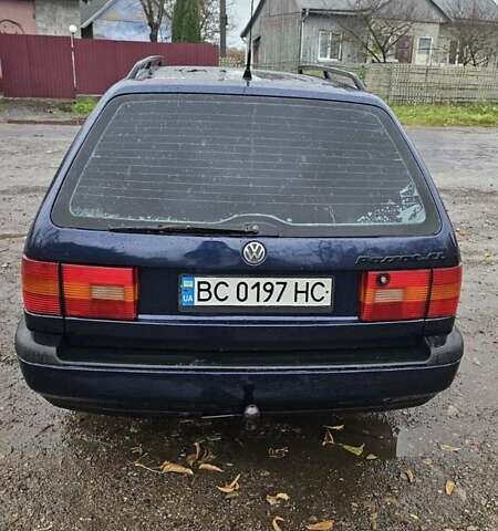 Фольксваген Пассат 1996 у Самборе на Automoto.ua Синій Фольксваген Пассат, об'ємом двигуна 2 л та пробігом 350 тис. км за 2000 $, фото 3 на Automoto.ua