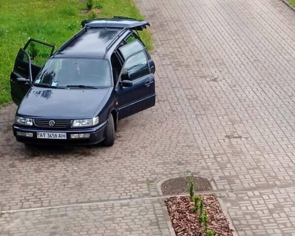 Синий Фольксваген Пассат, объемом двигателя 2 л и пробегом 250 тыс. км за 2800 $, фото 2 на Automoto.ua