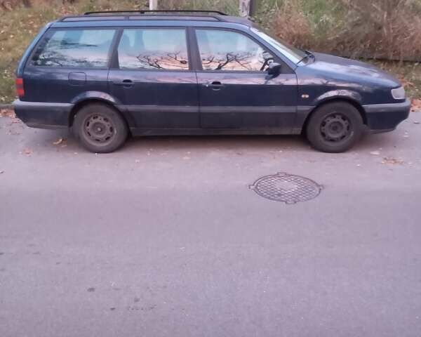 Синій Фольксваген Пассат, об'ємом двигуна 1.8 л та пробігом 324 тис. км за 3700 $, фото 1 на Automoto.ua