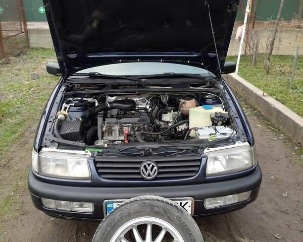 Синий Фольксваген Пассат, объемом двигателя 1.8 л и пробегом 363 тыс. км за 3200 $, фото 16 на Automoto.ua