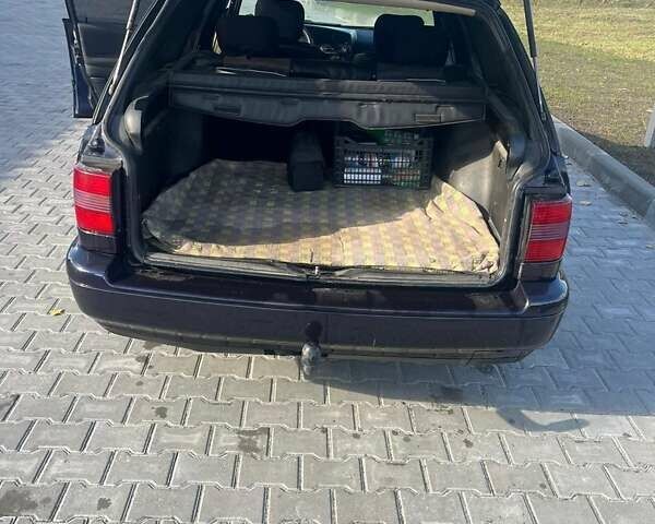 Синий Фольксваген Пассат, объемом двигателя 1.8 л и пробегом 100 тыс. км за 3800 $, фото 1 на Automoto.ua