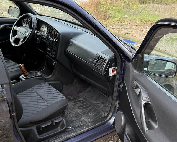 Фольксваген Пассат 1996 у Кривому Розі на Automoto.ua Синій Фольксваген Пассат, об'ємом двигуна 1.78 л та пробігом 350 тис. км за 3300 $, фото 7 на Automoto.ua