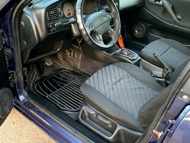 Синій Фольксваген Пассат, об'ємом двигуна 1.8 л та пробігом 280 тис. км за 2600 $, фото 4 на Automoto.ua