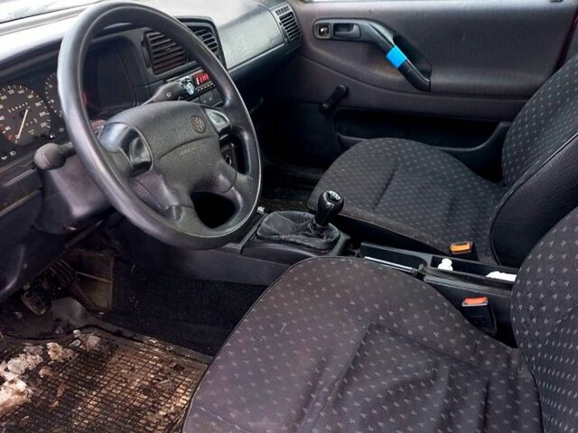 Синий Фольксваген Пассат, объемом двигателя 1.9 л и пробегом 300 тыс. км за 700 $, фото 3 на Automoto.ua