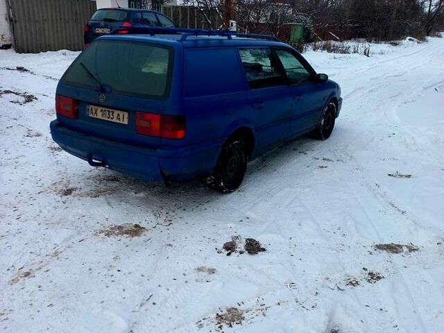 Синий Фольксваген Пассат, объемом двигателя 1.9 л и пробегом 300 тыс. км за 700 $, фото 1 на Automoto.ua