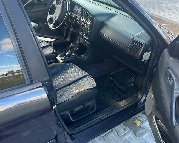 Синий Фольксваген Пассат, объемом двигателя 1.8 л и пробегом 100 тыс. км за 3800 $, фото 4 на Automoto.ua