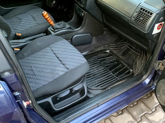 Синій Фольксваген Пассат, об'ємом двигуна 1.8 л та пробігом 280 тис. км за 2600 $, фото 5 на Automoto.ua