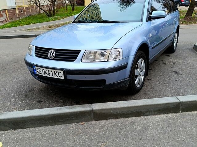 Синий Фольксваген Пассат, объемом двигателя 1.6 л и пробегом 285 тыс. км за 3750 $, фото 1 на Automoto.ua