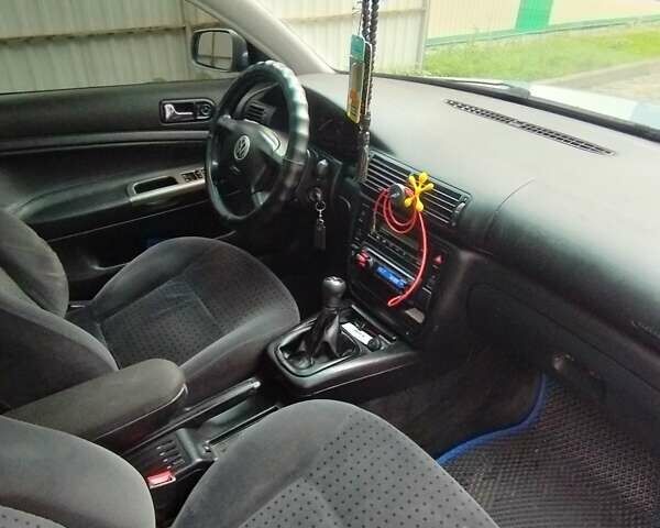 Синий Фольксваген Пассат, объемом двигателя 1.8 л и пробегом 374 тыс. км за 2800 $, фото 4 на Automoto.ua