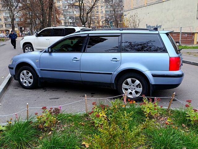 Синий Фольксваген Пассат, объемом двигателя 1.6 л и пробегом 285 тыс. км за 3750 $, фото 6 на Automoto.ua