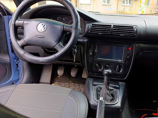 Синий Фольксваген Пассат, объемом двигателя 1.6 л и пробегом 285 тыс. км за 3750 $, фото 7 на Automoto.ua