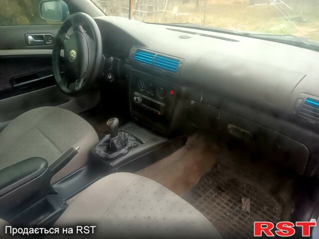 Синий Фольксваген Пассат, объемом двигателя 1.6 л и пробегом 400 тыс. км за 2350 $, фото 9 на Automoto.ua