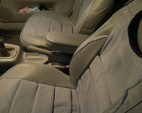 Синий Фольксваген Пассат, объемом двигателя 1.8 л и пробегом 382 тыс. км за 3500 $, фото 13 на Automoto.ua