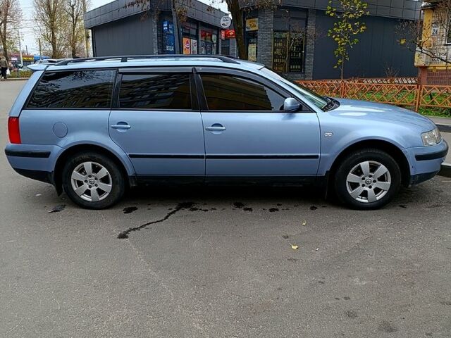 Синий Фольксваген Пассат, объемом двигателя 1.6 л и пробегом 285 тыс. км за 3750 $, фото 4 на Automoto.ua